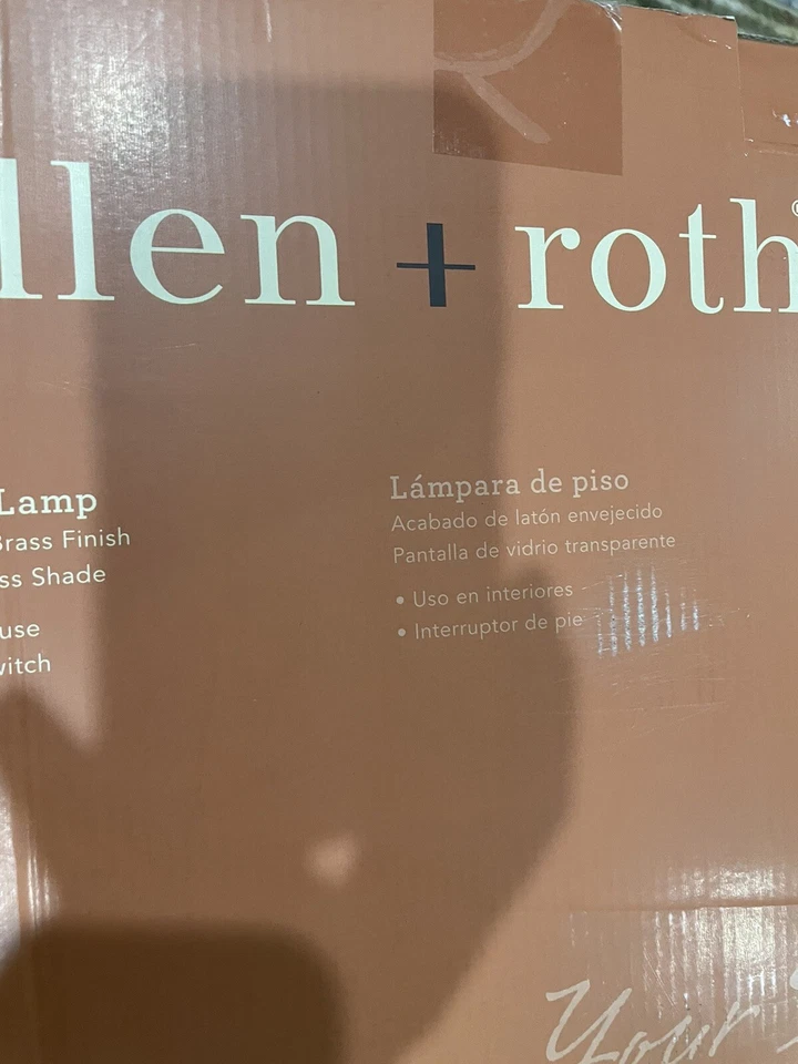 Nueva lámpara de pie Allen + Roth, 59,5" antigua de latón puente descendente con globo de vidrio burbuja Foto 4 de 4