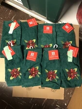 Lot Of 8 NOS Poinsettia Green FingerTip Towels Essential Home 11x17 Christmas