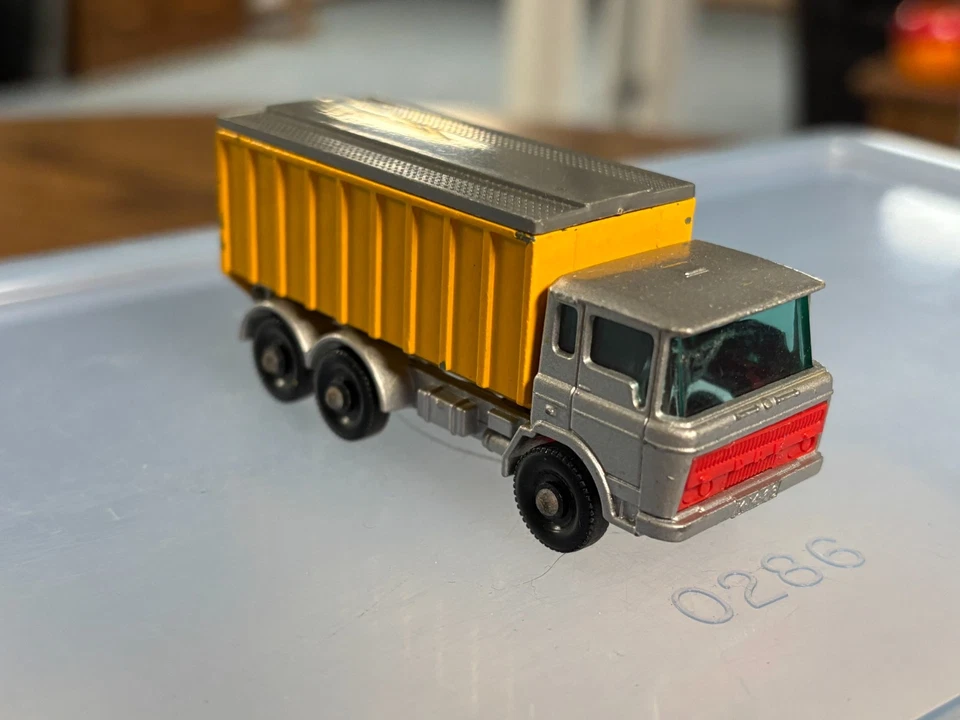 Matchbox Lesney #47-C D.A.F. Tipper Container Truck - Image 4 of 4