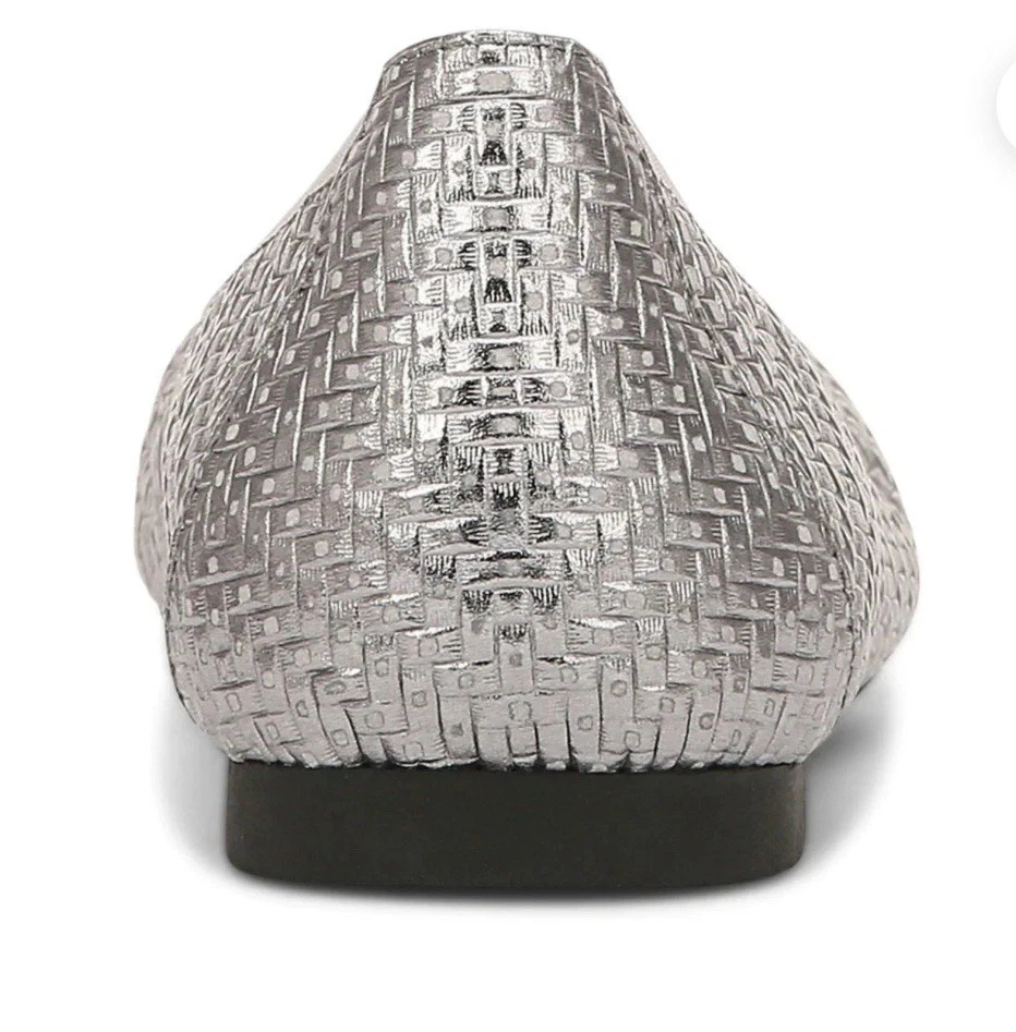 Zapatos planos cómodos clásicos de cuero plateado Vionic Anita para todo el día para mujer talla 8W” Foto 3 de 4