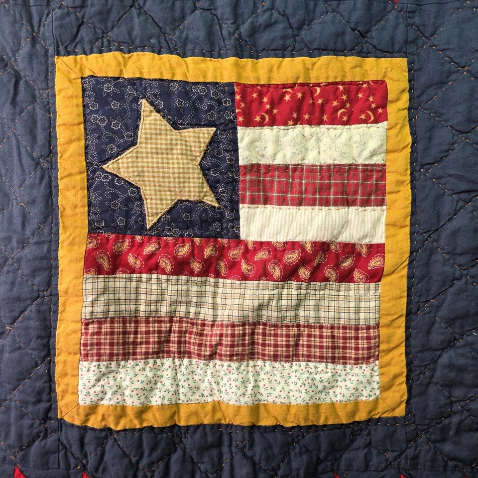 Edredón Vintage Patchwork Hecho a Mano Rojo Blanco Azul Bandera Almohada Falsa 30 X 25 Falso Foto 2 de 4