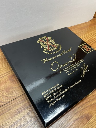 Arturo Fuente Opus X Edizione Limitata 2021 Opus 22 Scatola Vuota Sigari 1 di 4 - Foto 3 di 10