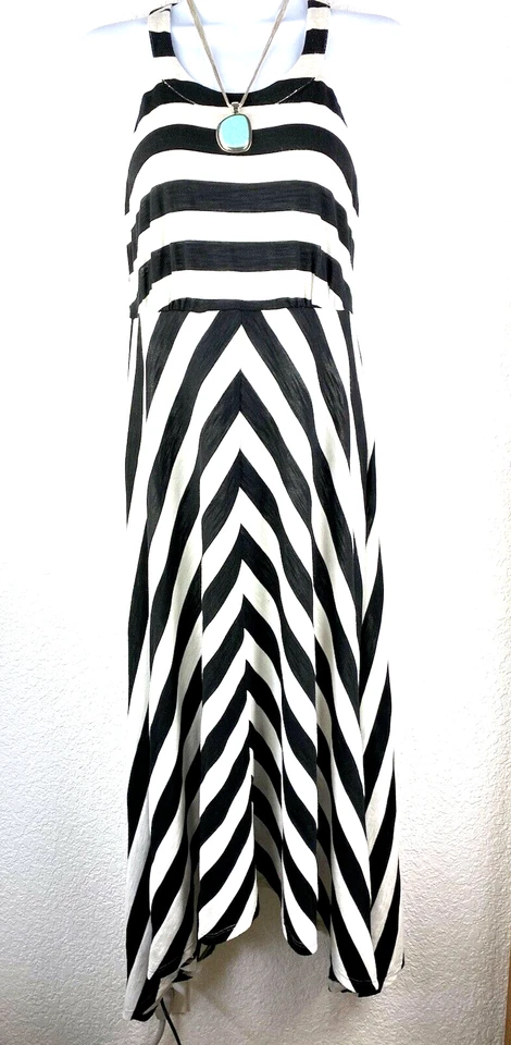 Maxi Vestido INC International Concepts Rayas Negro y Crema Mezcla Rayón Talla Pequeña Foto 4 de 4