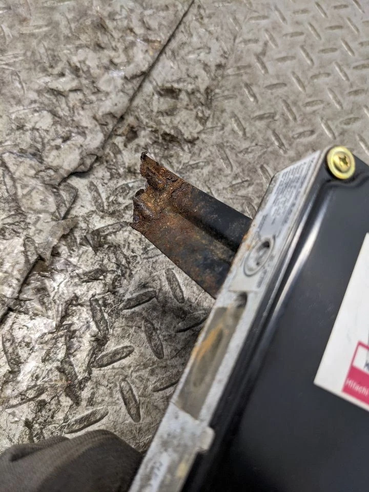 Módulo de control electrónico ECM del motor de 4 cilindros para camioneta Nissan 92-93 1173508 Foto 4 de 4