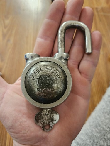 Vintage Globemaster 5994 Padlock - Picture 2 of 3