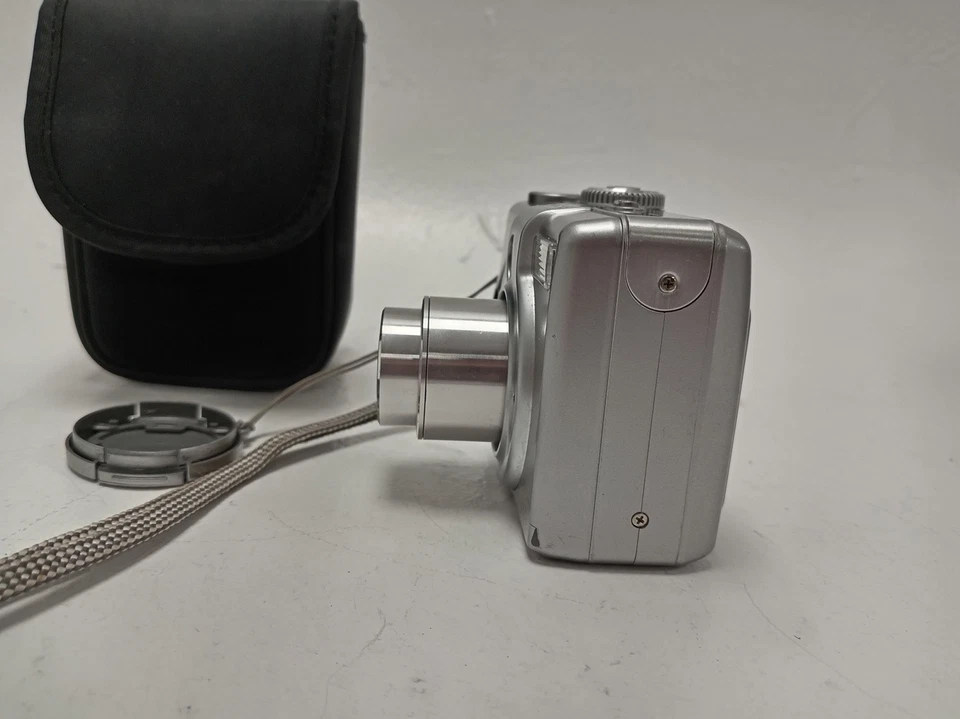 Vivitar ViviCam 5826 4.0MP Digital Camera Bundle Pre-owned Working Order cleared - Image 4 of 4