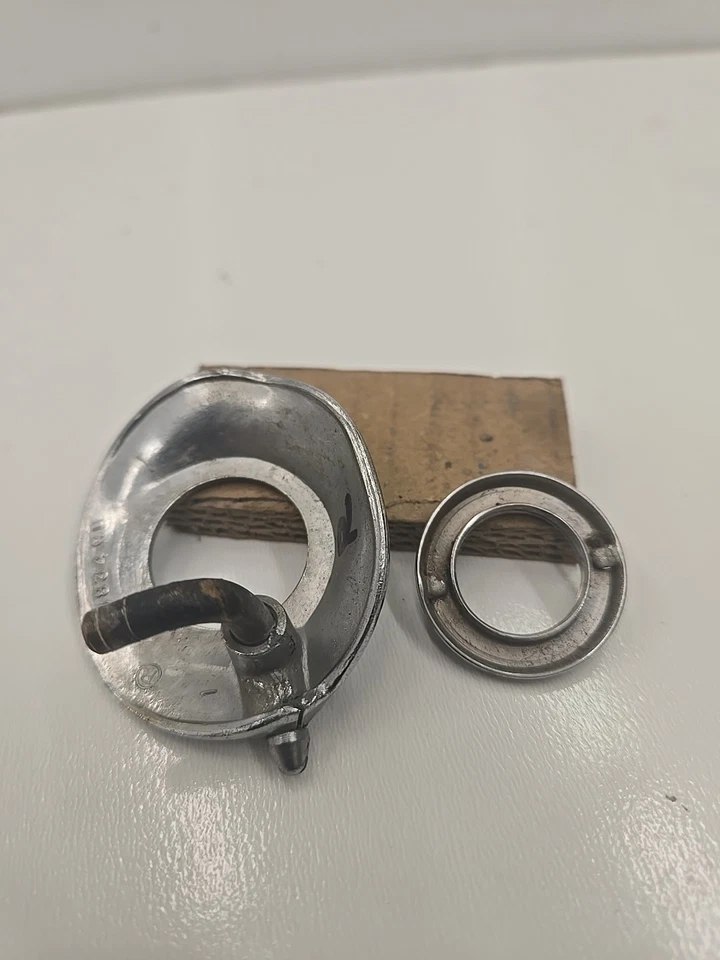 Oldsmobile Starfire Jetstar 98 88 1963 1964 bisel limpiaparabrisas derecho  Foto 3 de 4