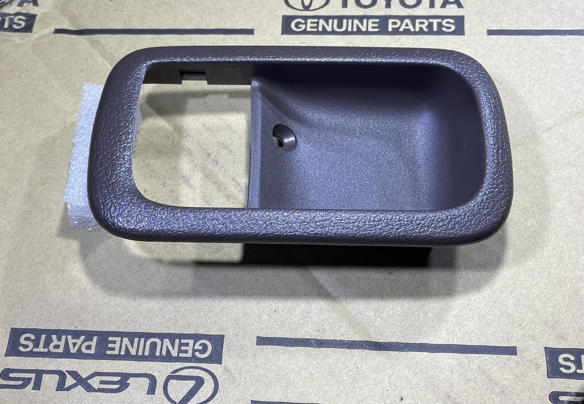 91- 94 TOYOTA LAND CRUISER FJ80 FZJ80 REAR LEFT DOOR HANDLE BEZEL