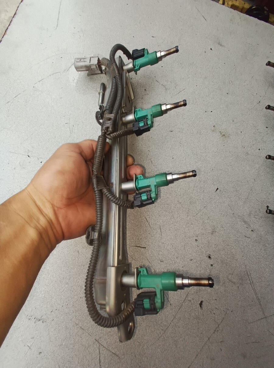 07-12 LEXUS LS460 1UR-FSE BANK 1 RIGHT FUEL INJECTOR RAIL + INJECTORS ...