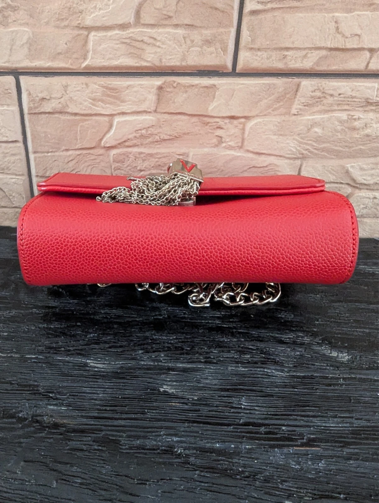 Borsa a tracolla Valentino Divina piccola rossa con tracolla a catena