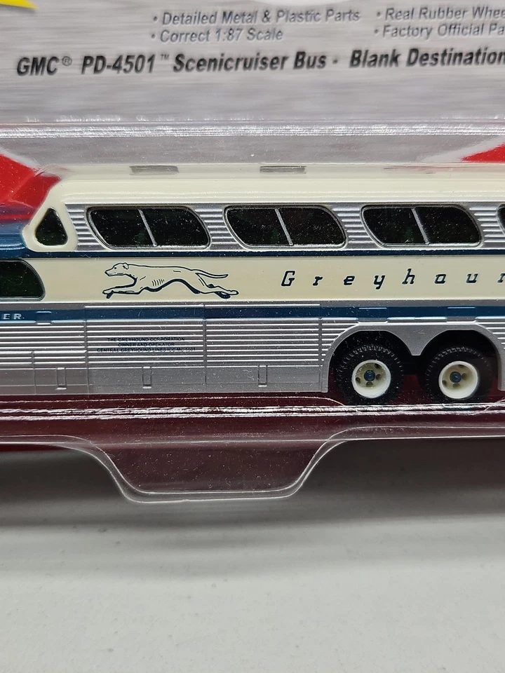 Classic Metal Works 1/87 GMC PD-4501 Scenicruiser Greyhound Bus.  - Image 3 of 4