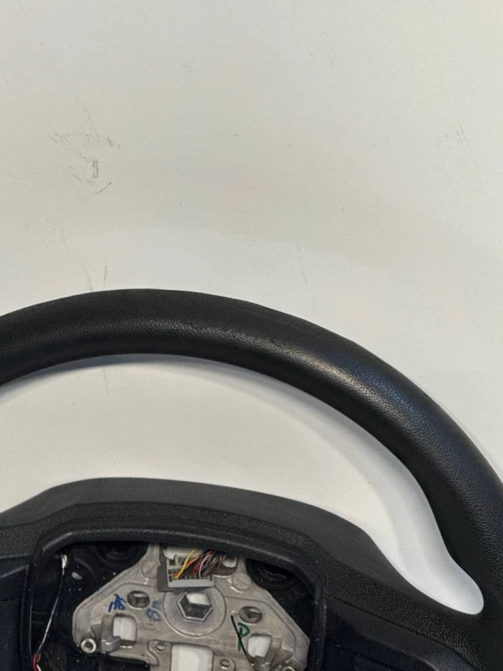 Volante Ford F-250 Super Duty 2020 con controles multifunción | Factor OEM Foto 4 de 4