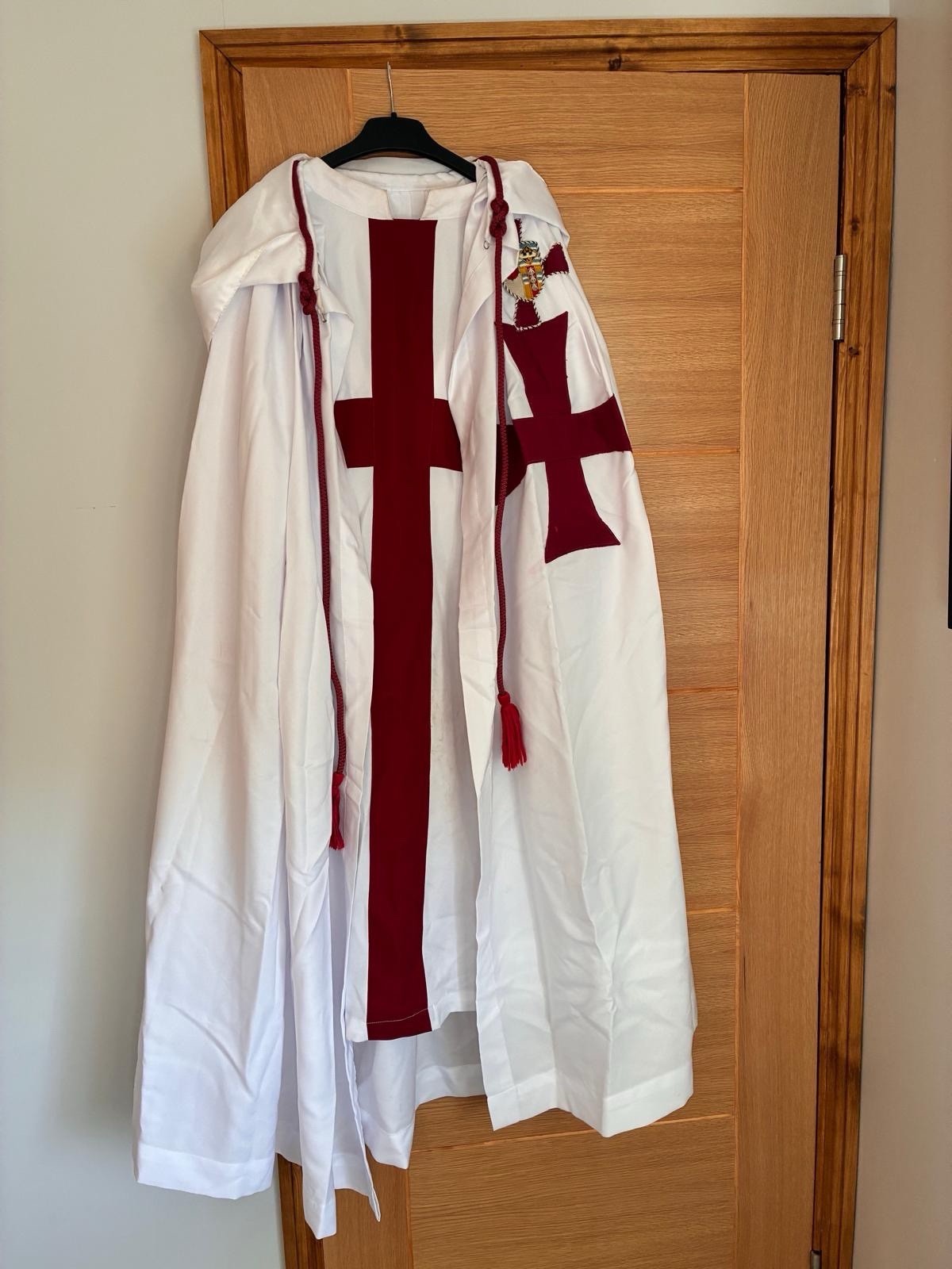 Knight Templar Regalia And Malta Knight Regalia. Size Large. (No Sword)