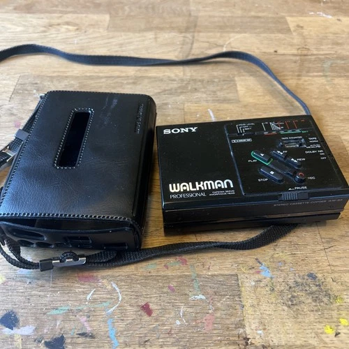 Sony WM D3 Walkman w/ Leather Carrying Case PARTS NOT WORKING