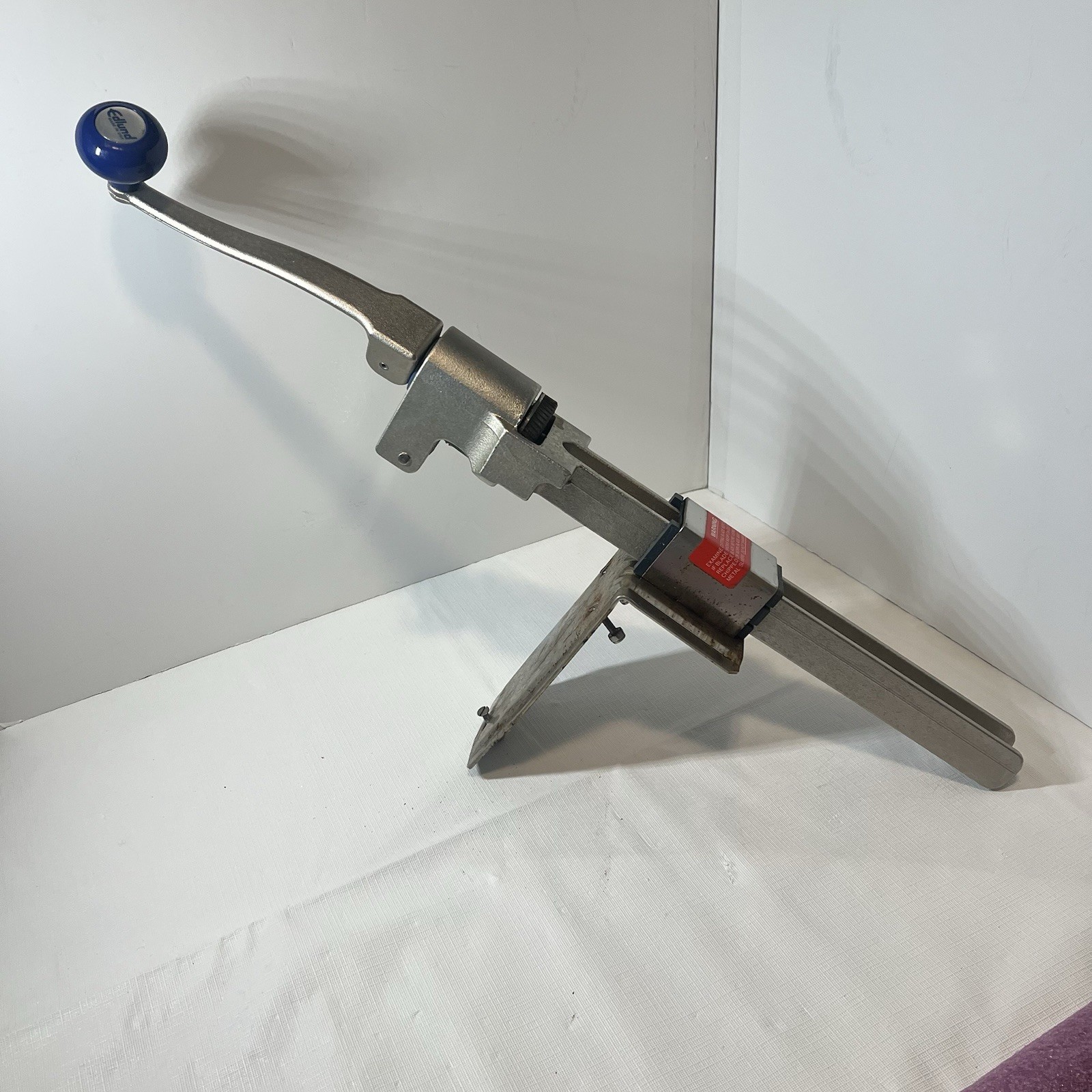 Commercial-grade, counter-mounted manual can opener, Edlund Size #1, H7, 809