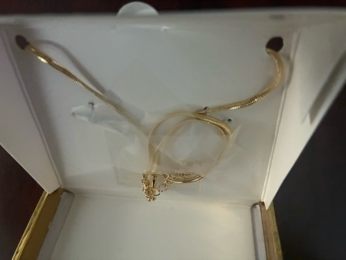 Disney Minnie Mouse Bowtiful Necklace Gold Flash Plated Floating Crystals New - Picture 2 of 3