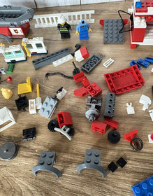LEGO CITY #7239 Fire Truck Set NOT COMPLETE EXTRA PIECES