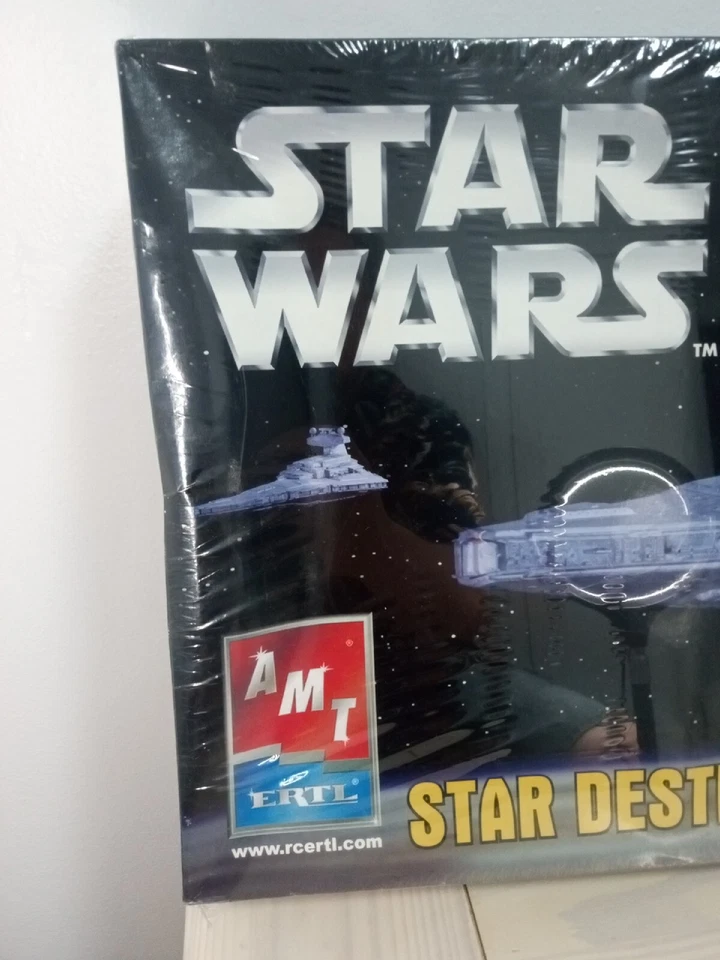 2005 AMT ERTL Star Wars STAR DESTROYER Model Kit w/ Collectible 5x7 Movie Print - Image 4 of 4