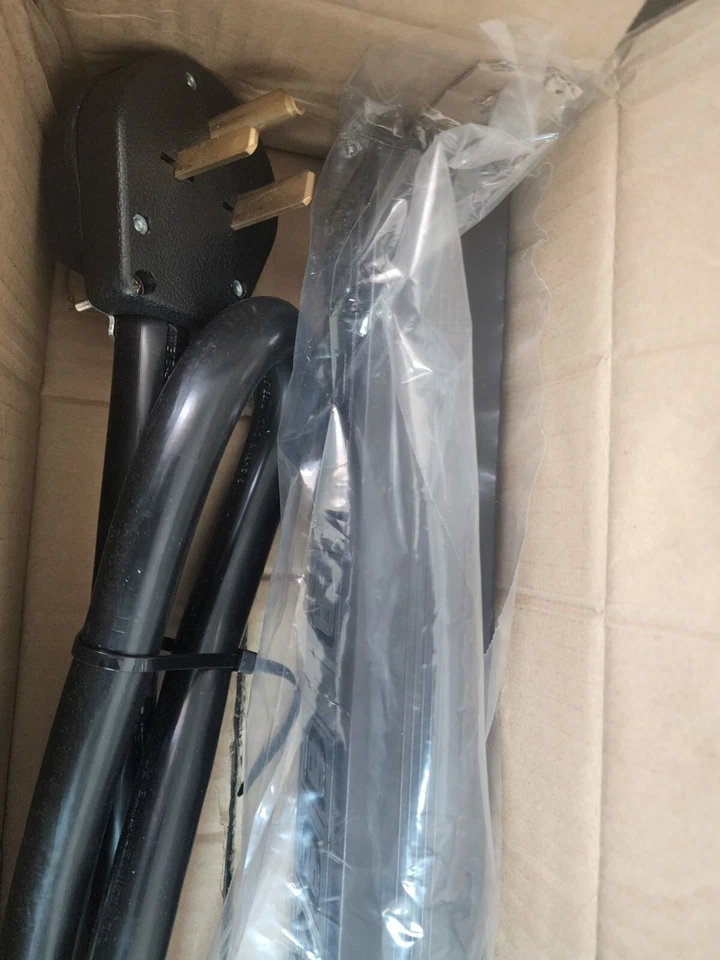 LCD Metered/Breaker PDU 6-50P 240V 50A (4) X C13 & (4) X C19 Crypto Mining - Image 3 of 4