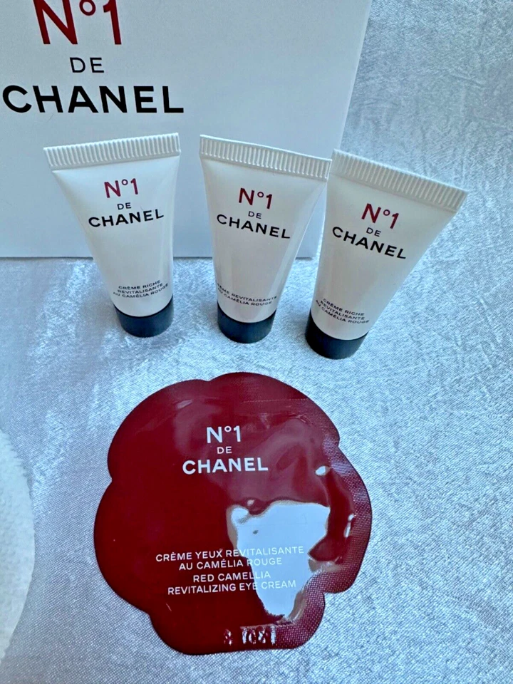 CHANEL NO. 1 SAMPLE SET AND MAKEUP REMOVER CLOTHS - Image 2 of 4