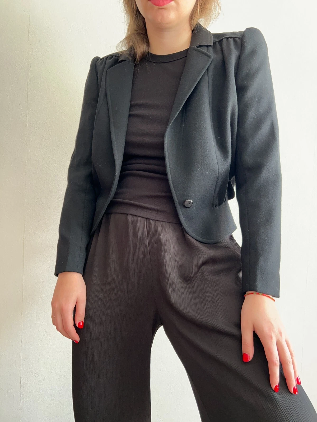 Giacca blazer vintage Valentino Miss V lana cropped nera plissettata dietro taglia IT42