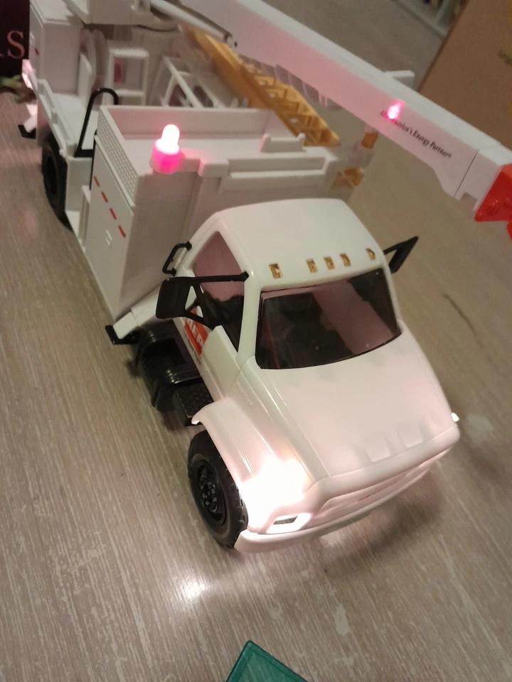 1996 DG Productions 1996 GMC AEP Digger Derrick Truck w/ Box & Instructions - Image 2 of 4