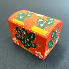 MINIATURE HAND MADE FOLK ART PAINTED DOME TOP WOODEN CHEST - SW USA CACTUS THEME