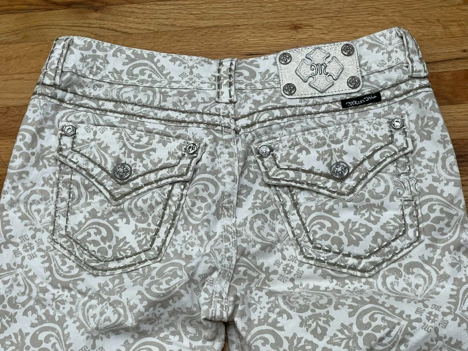 Bermudas cortas de algodón Miss Me 28 blancas cachemira elásticas informales para mujer Foto 3 de 4