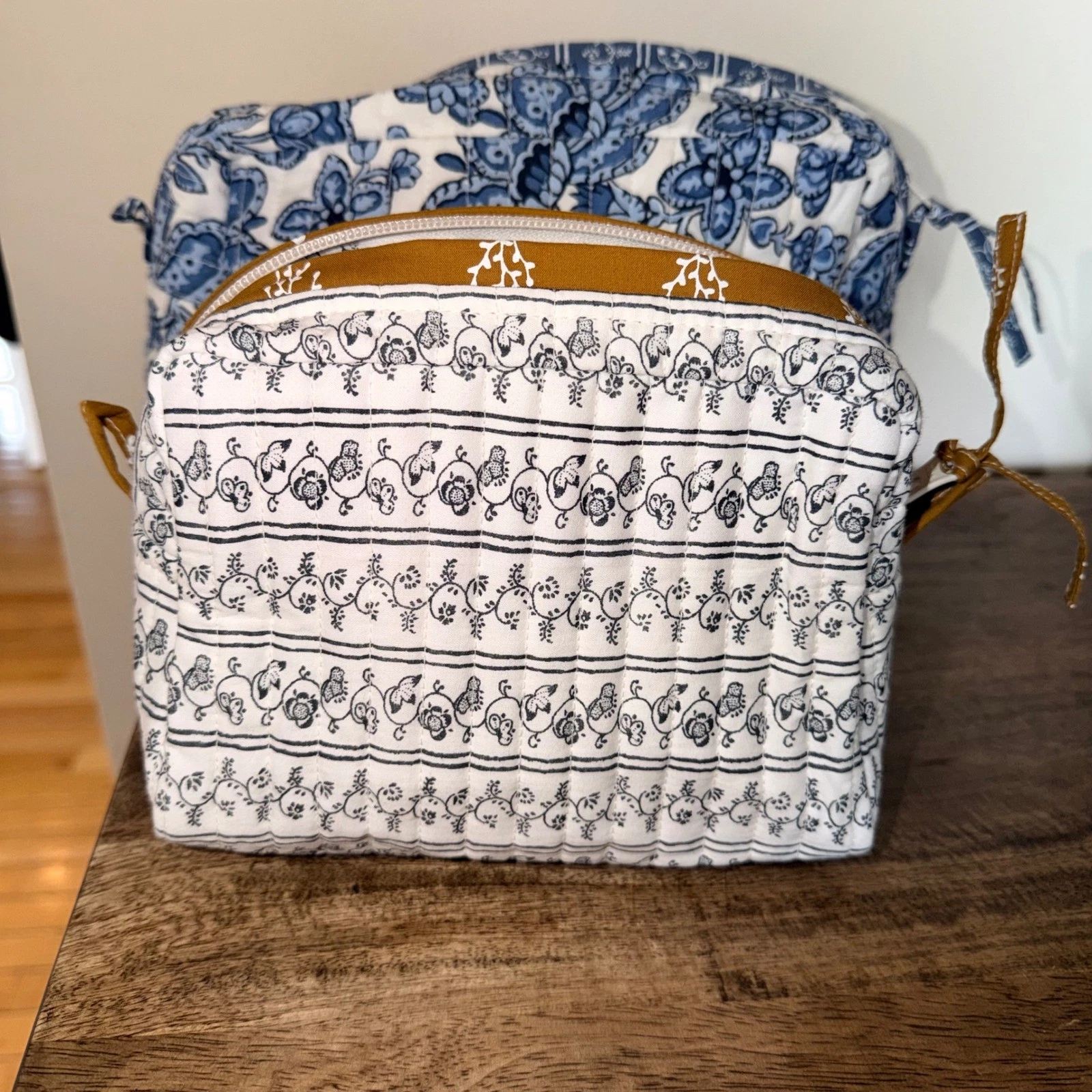Garnet Hill Quilted Cosmetic Bag Bundle 2 Cotton Travel Makeup Pouches Floral
Opens in a new window 