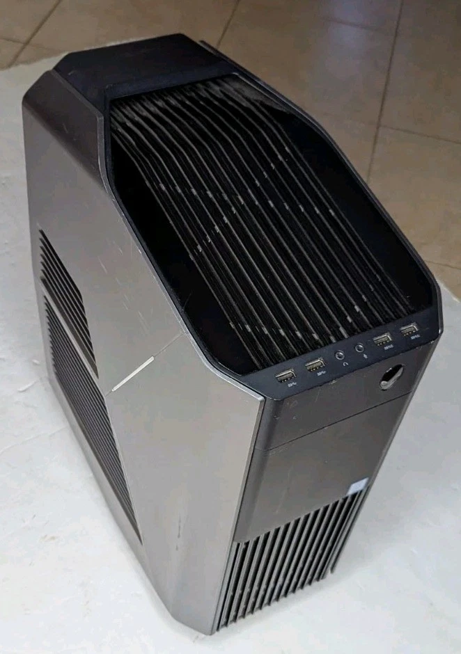 Alienware Aurora R6 i7-7700 3.60GHz 32GB RAM 128GB SSD 1TB HDD Win 11 Pro - Image 4 of 4