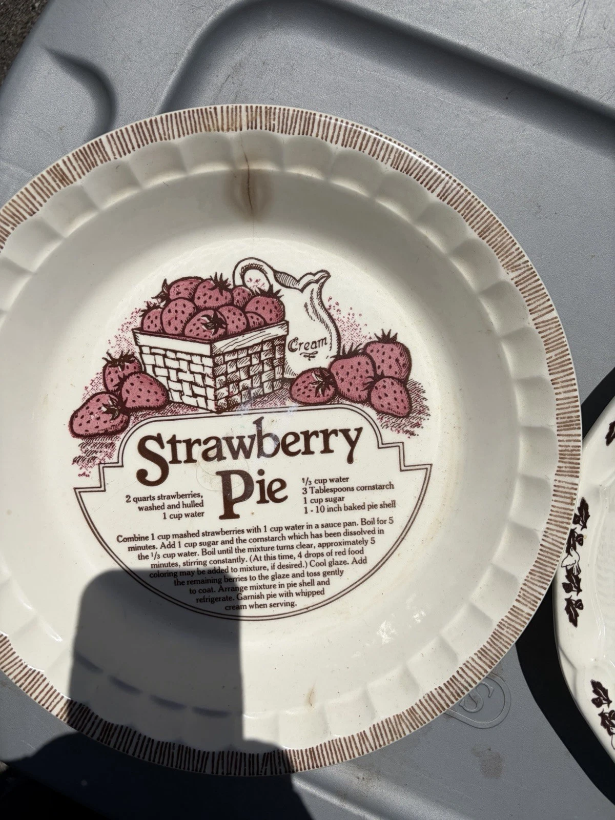 Watkins Ceramic Round Pie Dish w/ Recipes Strawberry Pie & German Apple Kuchen
