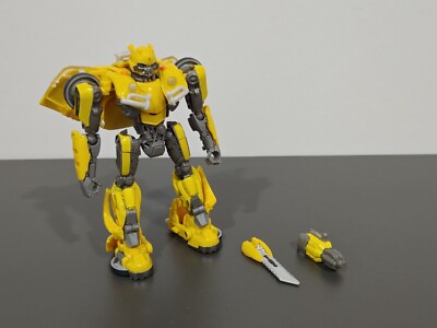 Transformers Studio Series 117 Deluxe Class Bumblebee