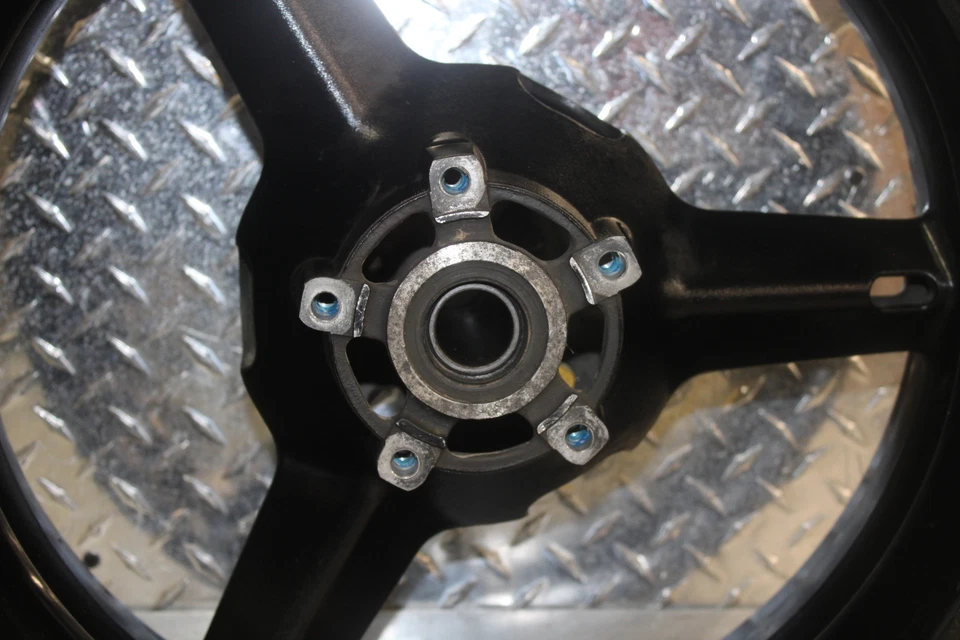 Llanta trasera Suzuki SV1000S 2005 64111-35F11-019 Foto 4 de 4