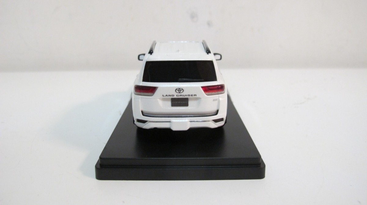 最終値下げ❗ トヨタC-HR エアロカスタム仕様 1/43ミニカー ホワイト トヨタ C-HR(ホワイトパールクリスタルシャイン) - AOSHIMA
