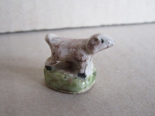 B740 Vintage Fève Galette Des Rois Dog On Its Base H 1.4 Cm L 2.6 Cm - Picture 3 of 7