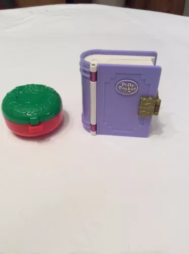 Polly Pocket Sparkle Snowland Enchanted Story Book & Christmas Wreath