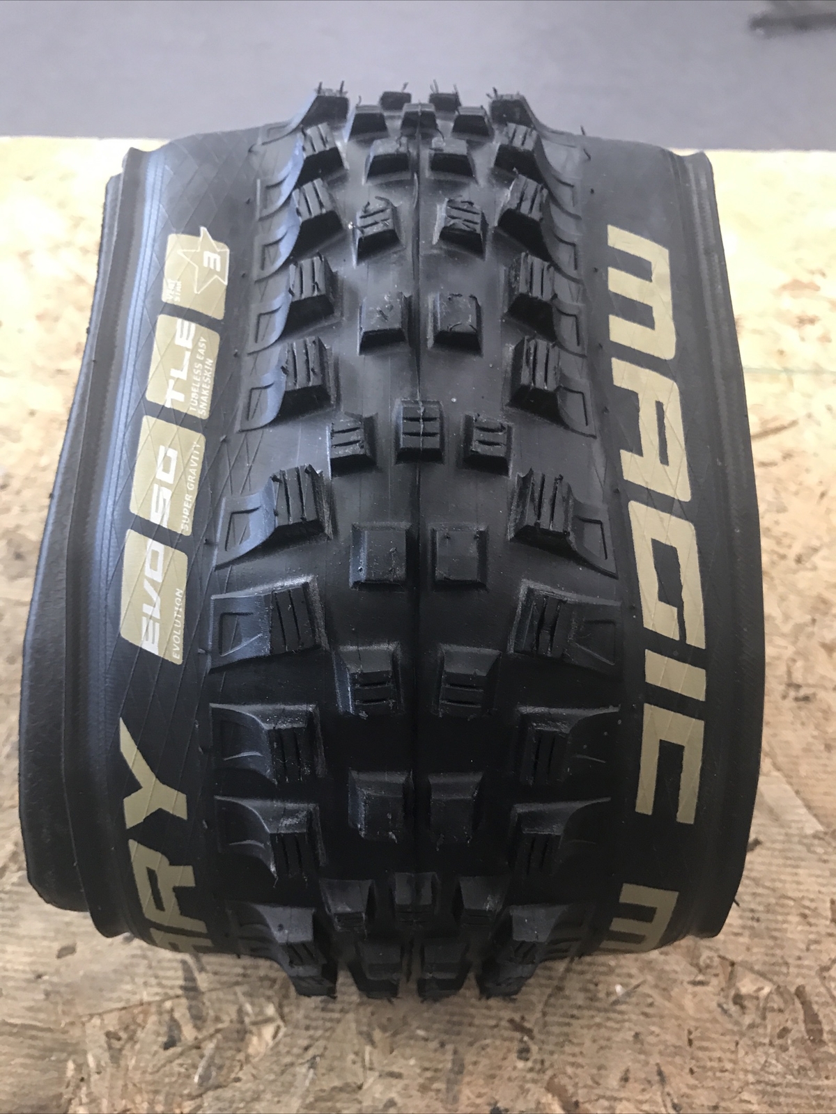 Schwalbe Magic Mary Tire 26 x 2.35", Tubeless, Folding, Black