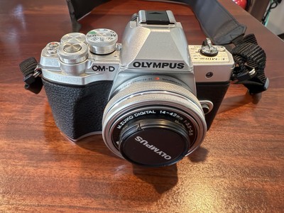 Olympus OM-D E-M 10 Mark lll Mirrorless Digital Camera - with lens, camera bag