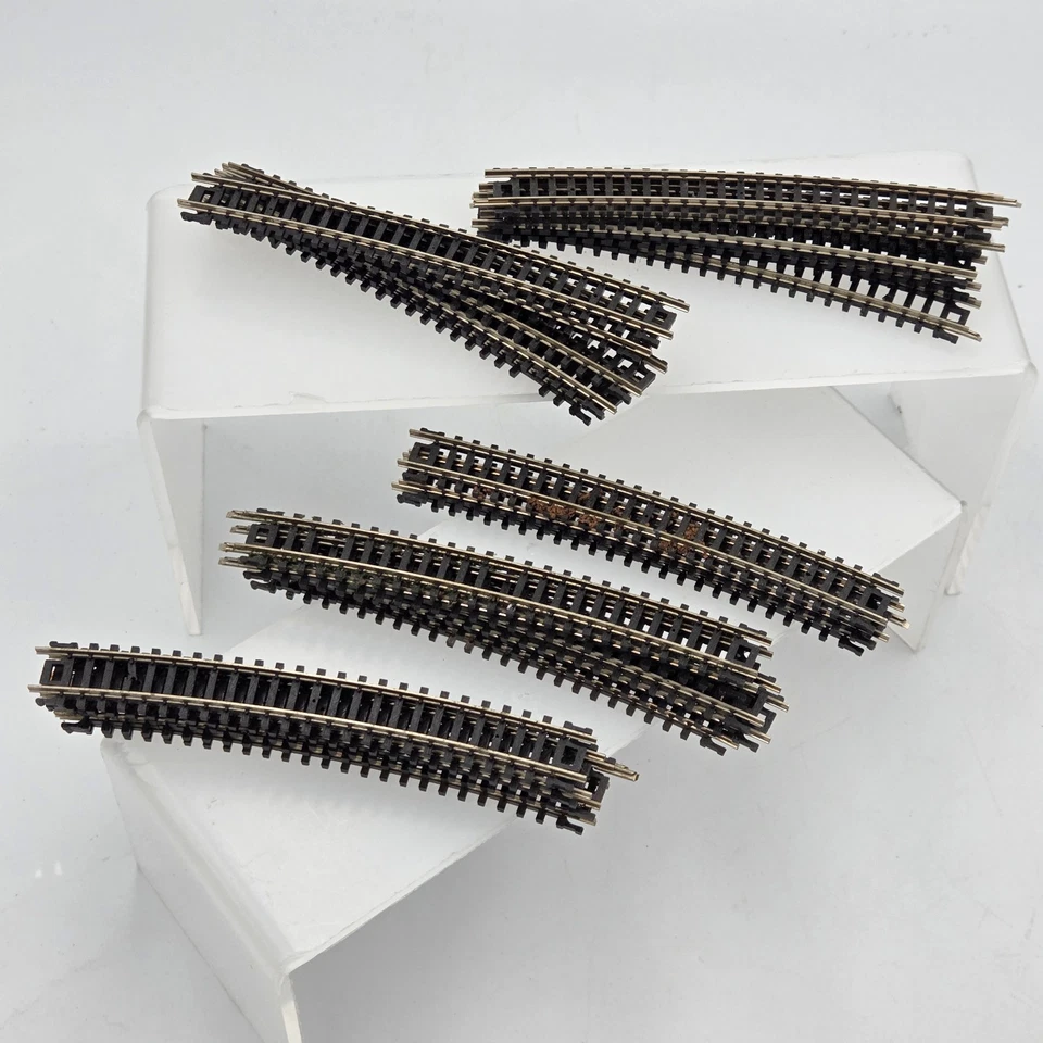 Lot of 24 Atlas N Gauge 2526 19" Radius Curve Nickel Silver Snap Track Code 80 - Image 2 of 4