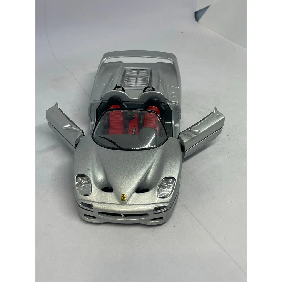 Bburago Ferrari F50 1/24 Diecast 1995 Silver Sports Car Made in Italy - Image 2 of 4