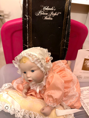 1986 HEATHER Baby Doll By Yolanda Bello Picture perfect Baby from Knowles China