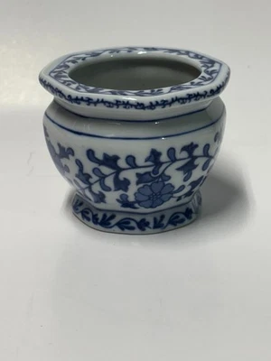 Small Blue White Porcelain Hexagon Planter Cachepot Floral Vine Ceramic Vase 3" - Image 1 of 4