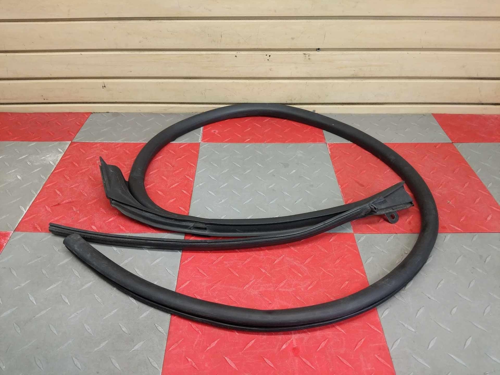 2017-2023 Audi R8 Spyder OEM RH Passenger Door Weather Strip Seal P/ 4S7831708