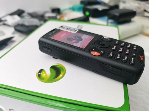 Sony Ericcson Walkman W810i - Satin black (Unlocked) Cellular - 第 4/6 張圖片