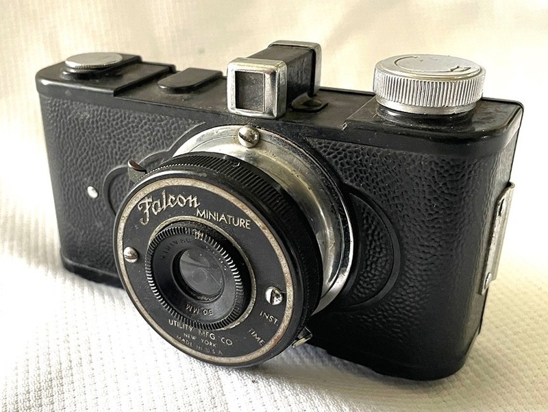 Vintage 1940s Falcon Miniature Camera  127 Film Utility MFG CO.