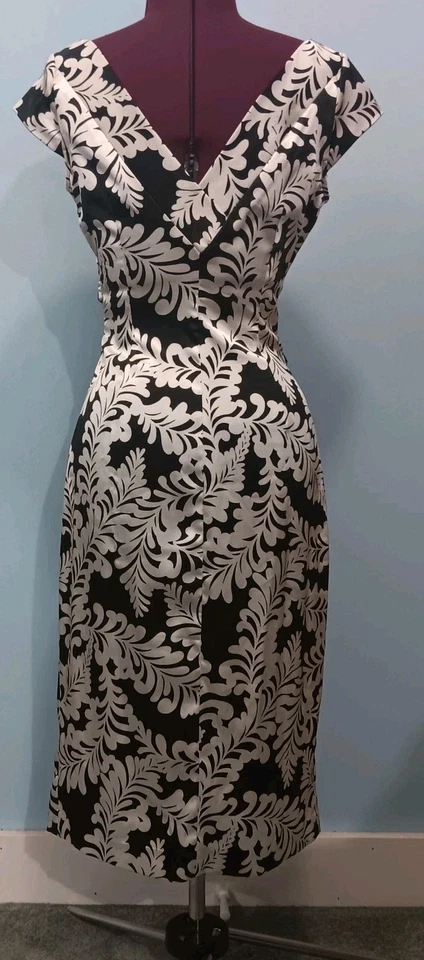 Vestido Maggy London Negro/Blanco Elastizado Doble Ancho Escote en V Acanalado Satén 8 Foto 3 de 4