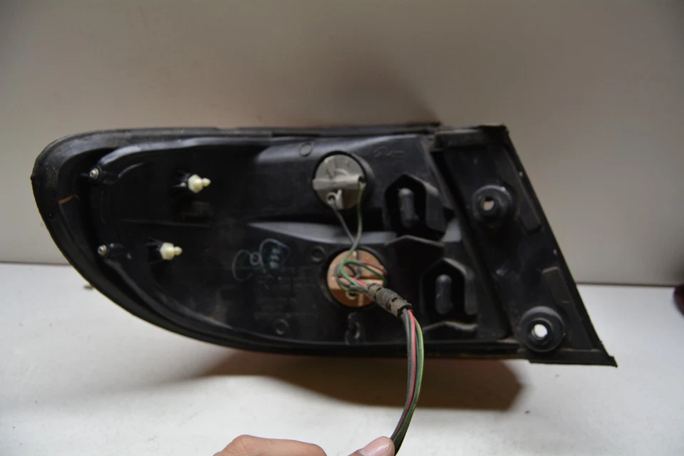 99-00 MAZDA MILLENIA 后乘客侧 QTR 安装尾灯 原始设备制造商,166-60263 — 第 3/4 张图片