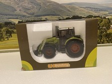 Universal Hobbies Claas Ares 577atz with Loader 1:32 Scale