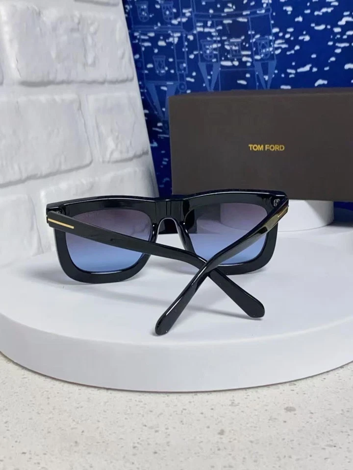 Gafas de sol TomFord clásicas de gran tamaño unisex marco negro brillante cuadradas Foto 3 de 4