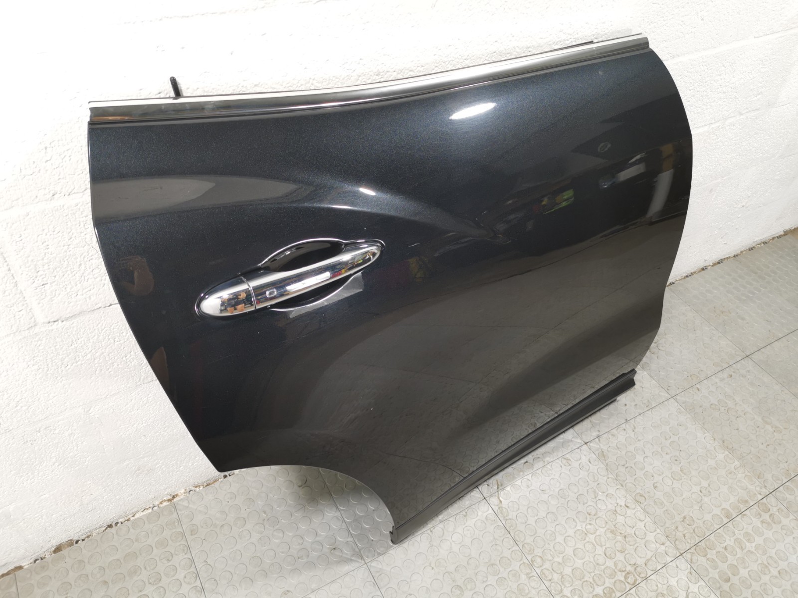 Maserati Levante S AWD 2017 Rear Right Door Shell Black Color HP29052A OEM